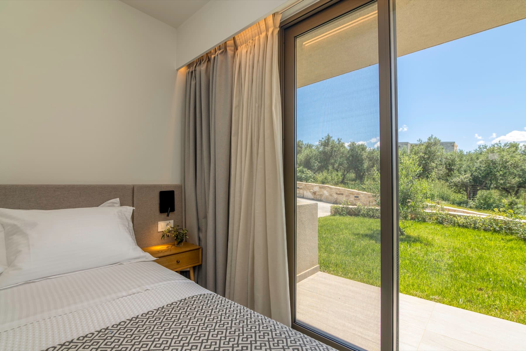 Bedroom with garden view